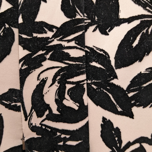 EUC Gorgeous Floral Dress - Picture 5 of 7